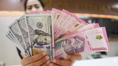 Rupiah meningkat di berada dalam perkiraan surplus neraca perdagangan RI