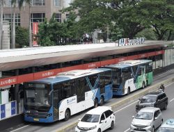 Gaji lalu persyaratan jadi sopir bus Transjakarta